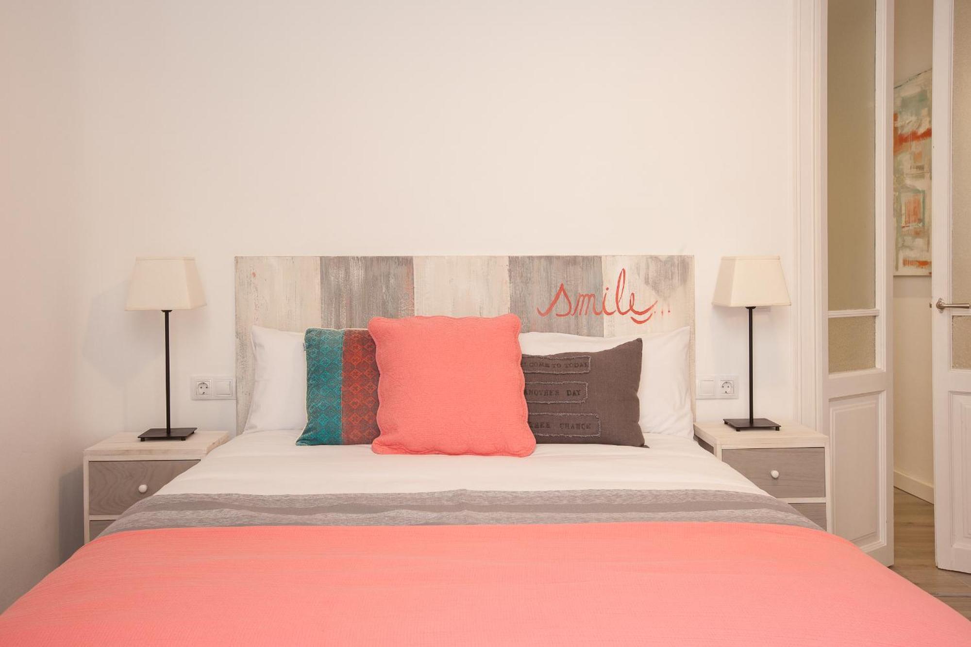 Click&Flat Seneca Suites バルセロナ エクステリア 写真
