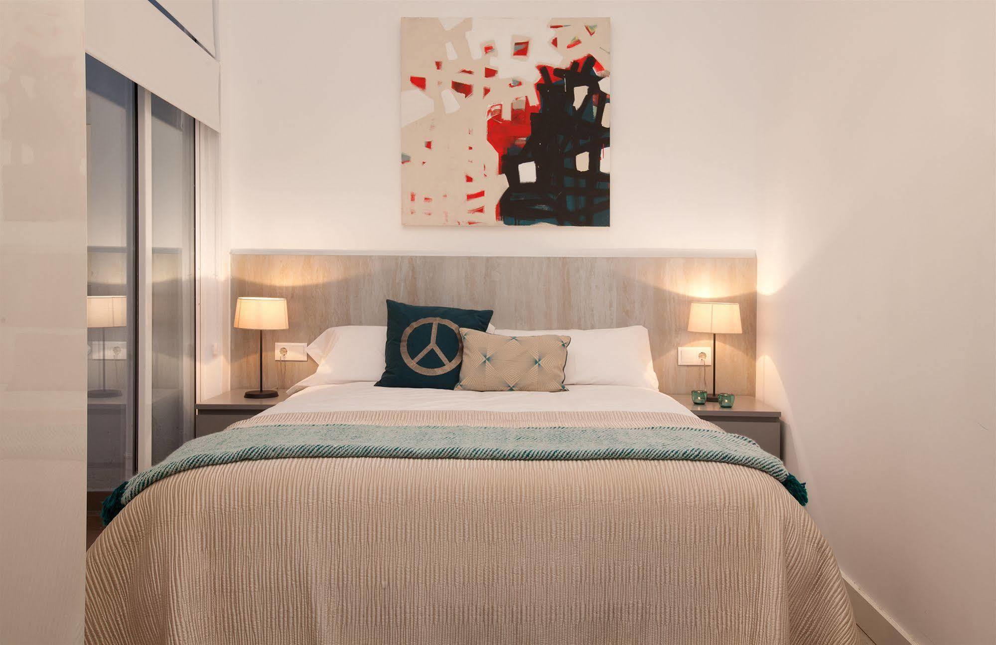 Click&Flat Seneca Suites バルセロナ エクステリア 写真